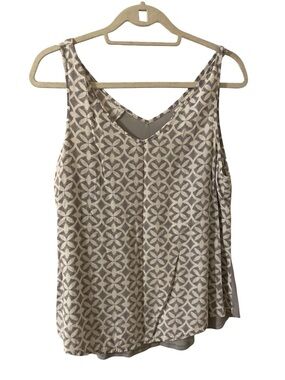 Gilligan & O'Malley Neutral Geometric V-Neck Tank. White & Gray. Size large NWOT